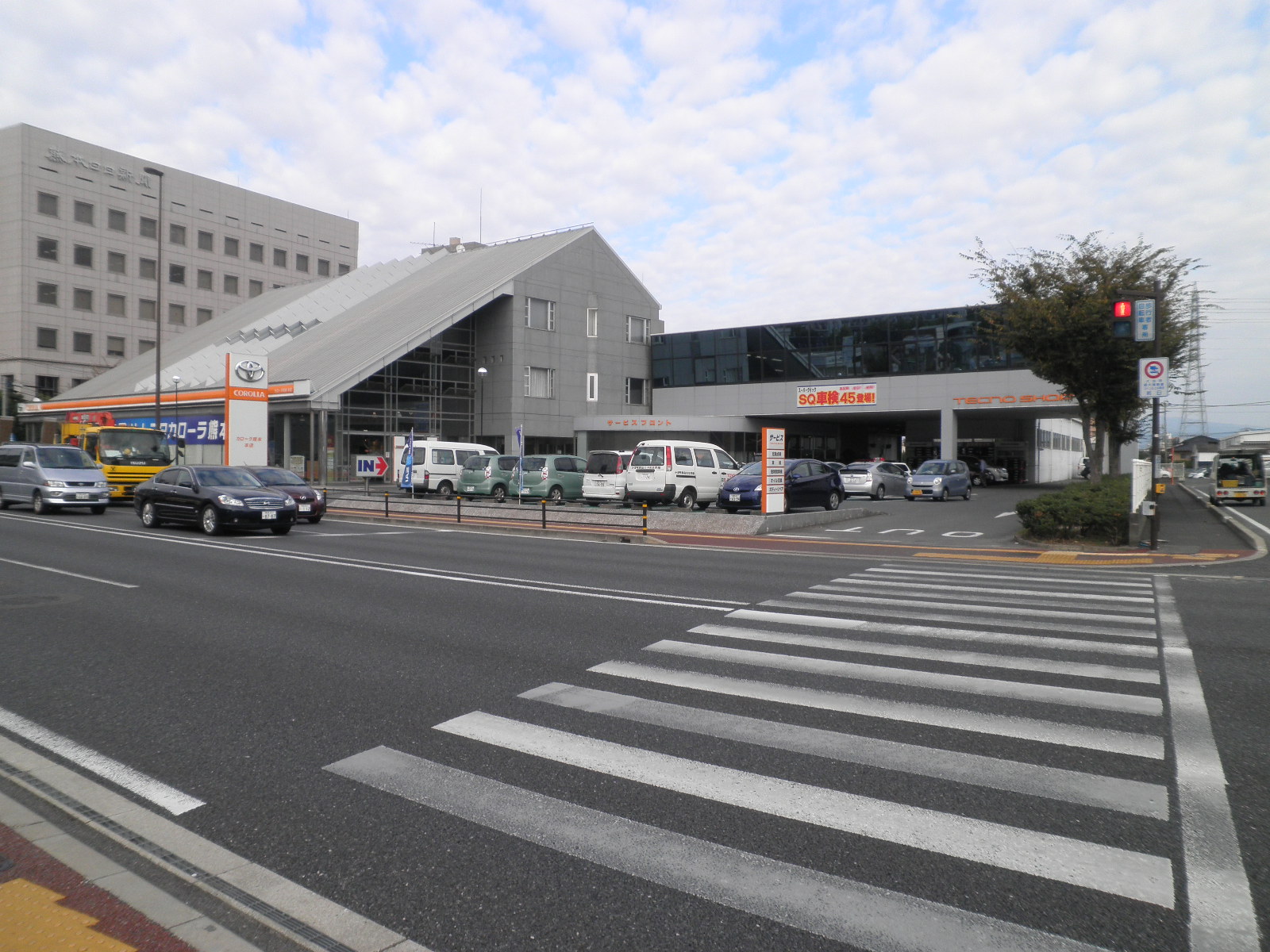 トヨタカローラ熊本(株)　本店